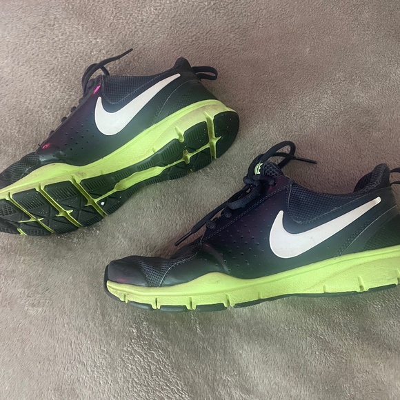 Nike Sneakers - Picture 1 of 5